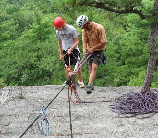  Rappelling 